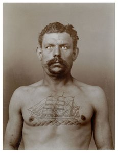 Getatoeëerde man, ca. 1898 door Unknown